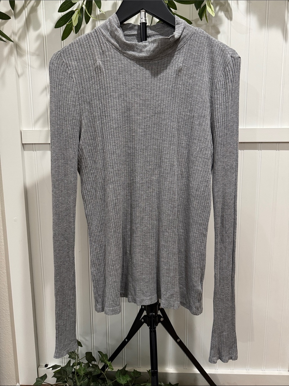 #178 CATHERINE MALANDRINO Heather Gray Ribbed Long Sleeve Mock-neck M